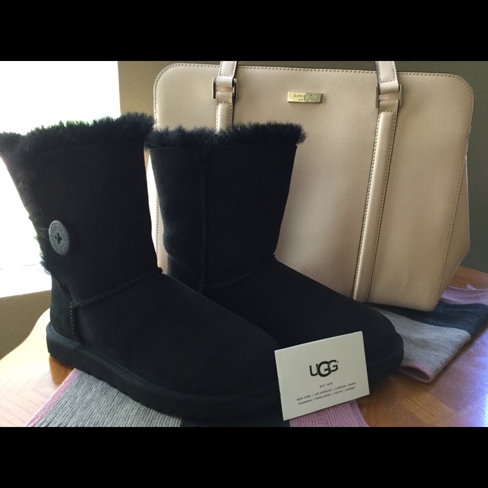 ‼️SOLD‼️UGG Bailey Button Women size 5
